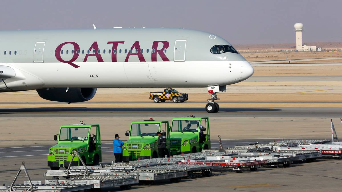 Samolot z Kataru do Dublina wpadł w turbulencje. Kilkanaście osób rannych