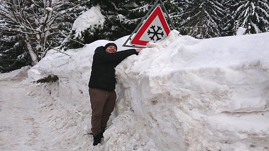 23.01.2019 09:00 Tuż za polską granicą śnieg wywozi się ciężarówkami, a zaspy zakrywają znaki drogowe. Zobacz zdjęcia