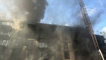 Pożar elewacji na Białołęce. Dym widać w centrum Warszawy