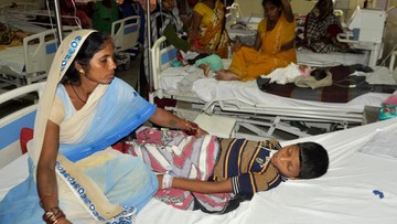 W ciągu 5 dni w szpitalu w Indiach zmarło 60 dzieci. Media donoszą o wstrzymanych dostawach tlenu dla pacjentów