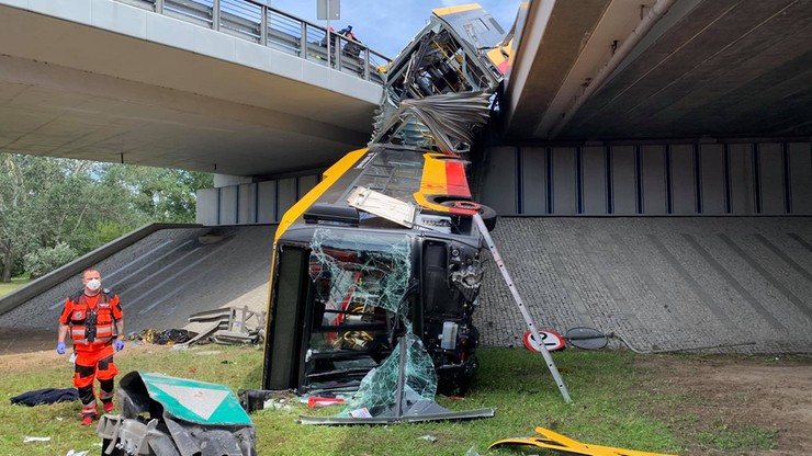 Wypadek autobusu w Warszawie. Ratusz chce zmiany przepisów