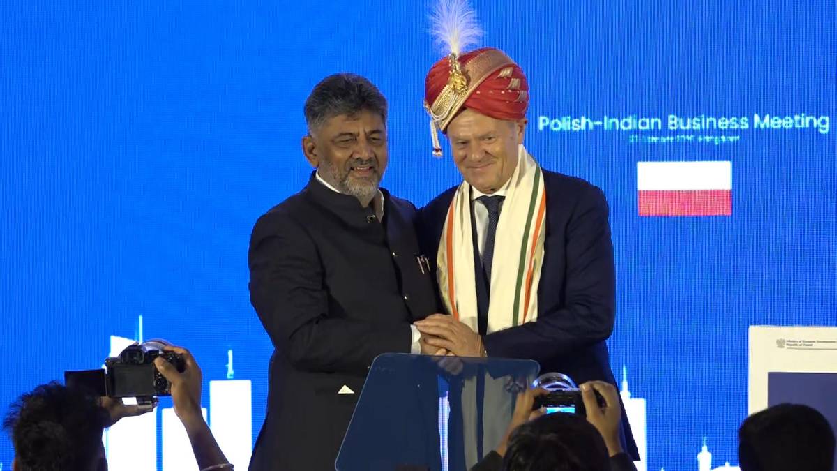 Donald Tusk w turbanie. Nietypowy prezent dla szefa polskiego rządu