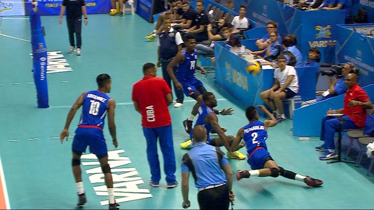 Trener Kuby przeszkodził swoim zawodnikom w akcji! (WIDEO)