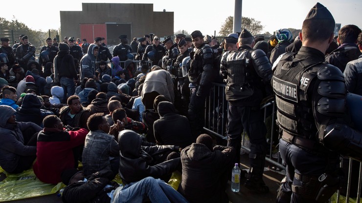 Drugi dzień likwidacji "dżungli" w Calais. Wkrótce ma się rozpocząć czyszczenie obozu