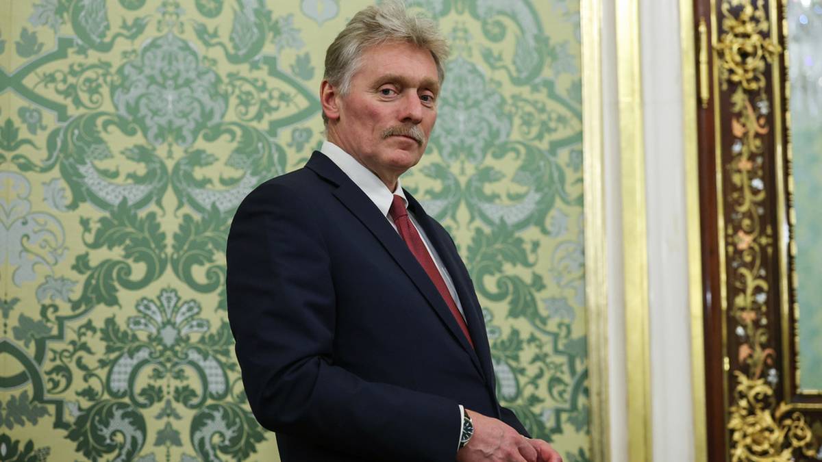 Dmitrij Pieskow, rzecznik Kremla, w garniturze