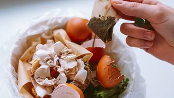 Gdzie wyrzucić fusy, kapsułki z kawy i sreberko? Odpowiedź nie jest oczywista