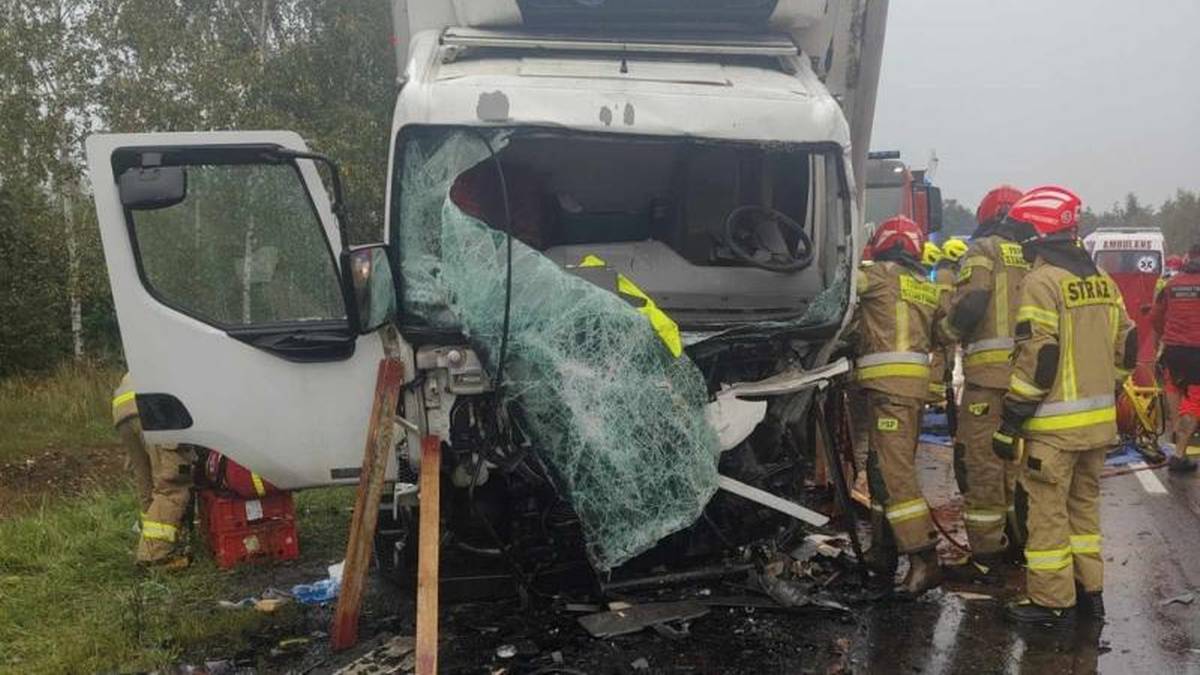 Tragedia na drodze. Czołowe zderzenie z ciężarówką