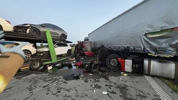 Wymieniał koło w lawecie, doszło do tragedii. Potężne zderzenie kilku ciężarówek