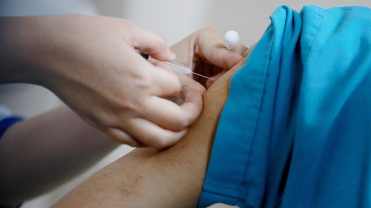 Działacz niemieckiej partii porównał szczepionki przeciw koronawirusowi do cyklonu B