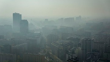 "Zaleca się unikania przebywania na dworze". W Warszawie ogłoszono alarm smogowy