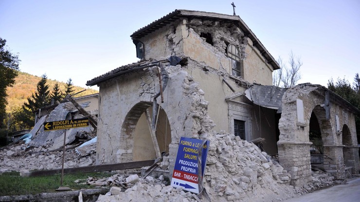 "Sytuacja jest dramatyczna". Nowy bilans poszkodowanych po trzęsieniu ziemi we Włoszech