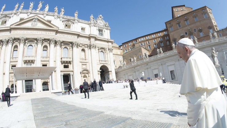 Watykan: ksiądz skazany za molestowanie 13-latki pisze w watykańskiej gazecie