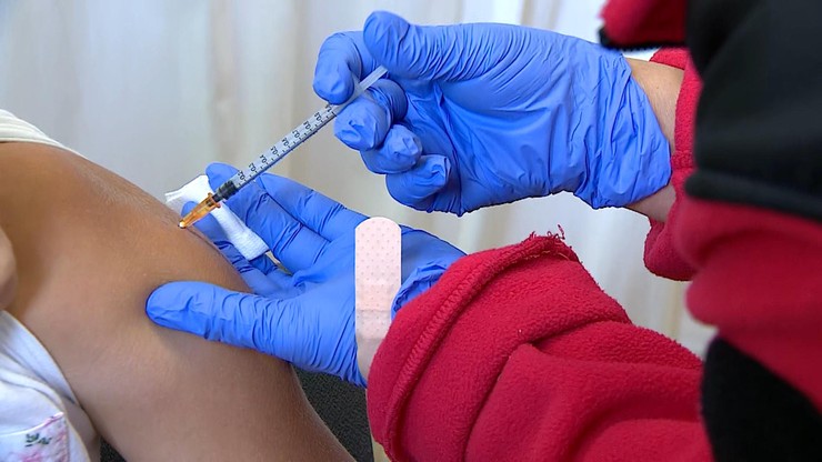 Włochy: po pół roku od pełnego zaszczepienia szczepionka słabnie. Z 95 do 82 proc.