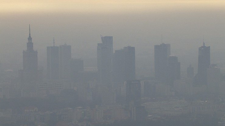 Antysmogowe chodniki, drony, kontrola spalin. Jak polskie miasta walczą ze smogiem?
