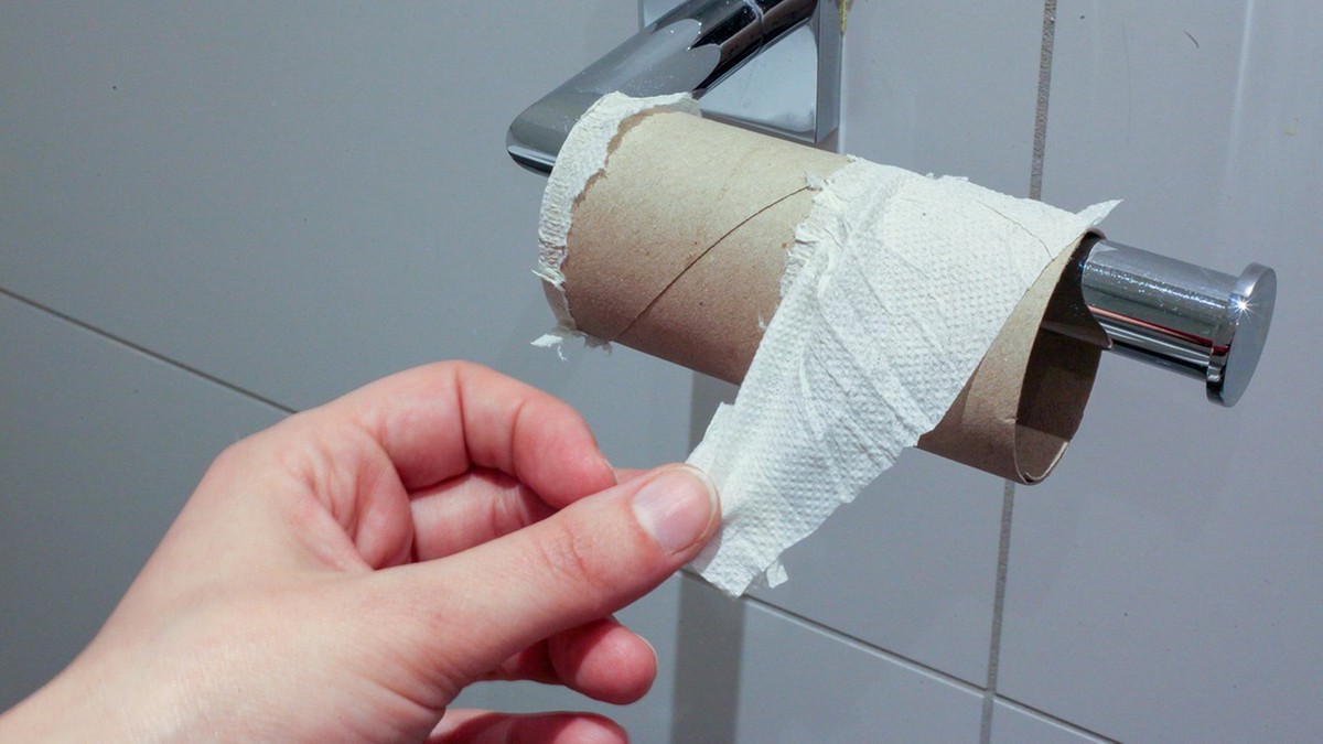 Papier toaletowy zniknął ze szkolnych toalet. Walka z "łazienkowym wandalizmem"
