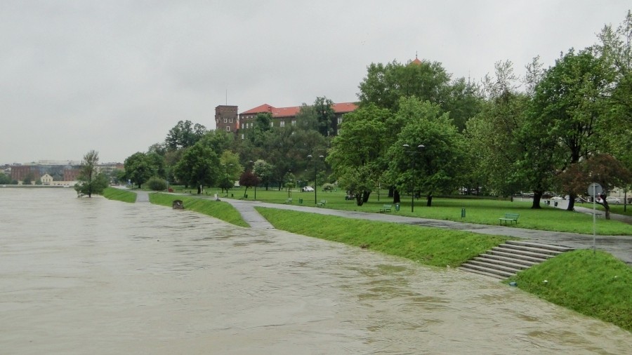 Zalane bulwary nadwiślane w Krakowie w 2010 roku. Fot. TwojaPogoda.pl