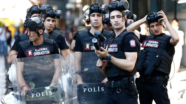 Turcja: policja ostrzelała uczestników parady równości kulami kauczukowymi