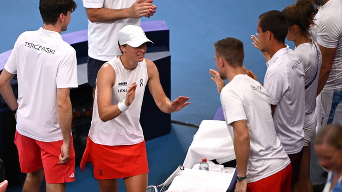 Tenisiści świętują awans do półfinału United Cup po zwycięskim mikście.