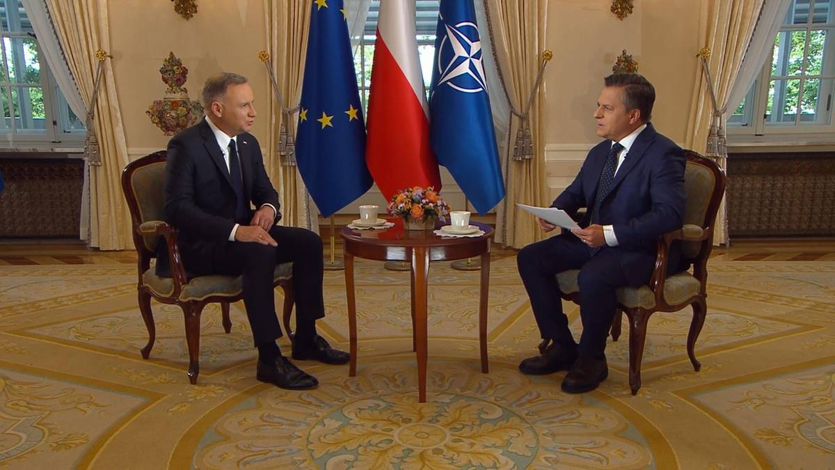 "Nie wiem, czy premier Tusk mówi prawdę". Andrzej Duda broni Tomasza Szatkowskiego