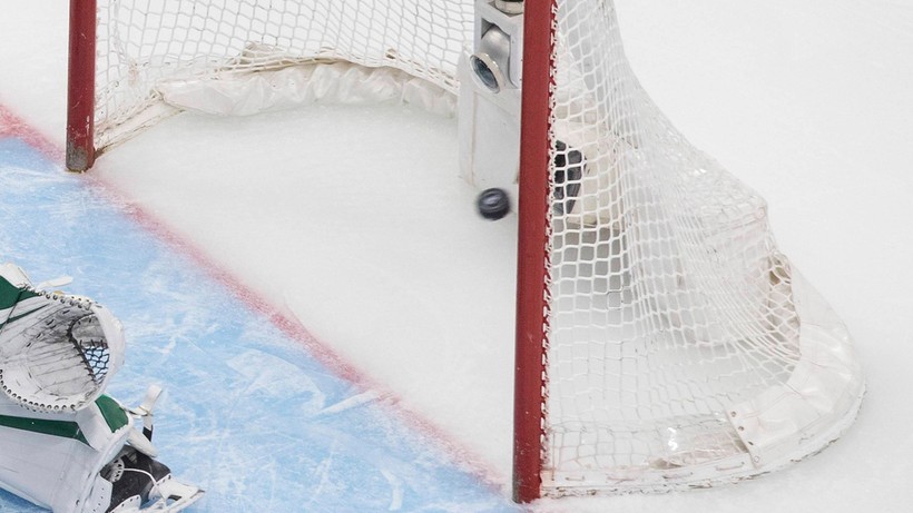 NHL: Czyste konto Coyotes w meczu z finalistami poprzedniego sezonu