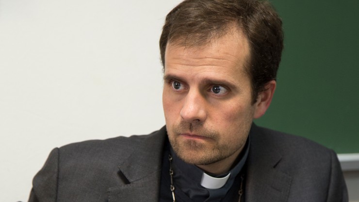 Hiszpania. Były biskup po trzech miesiącach od ustąpienia z funkcji, chce się ożenić