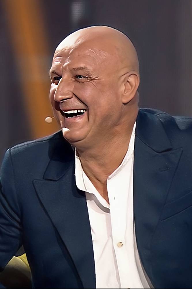 2025-10-15 Po 25 latach wrócił do „Randki w ciemno”. Szymon szuka miłości