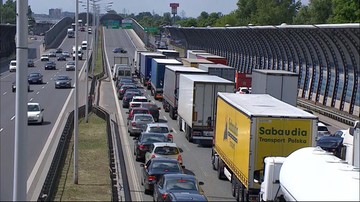 Wznowiono ruch po zderzeniu ciężarówek w Warszawie. Trasa była nieprzejezdna przez sześć godzin