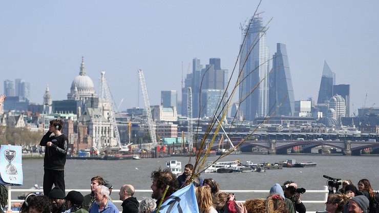 Biodegradowalne saszetki z wodorostów zamiast kubków podczas maratonu w Londynie