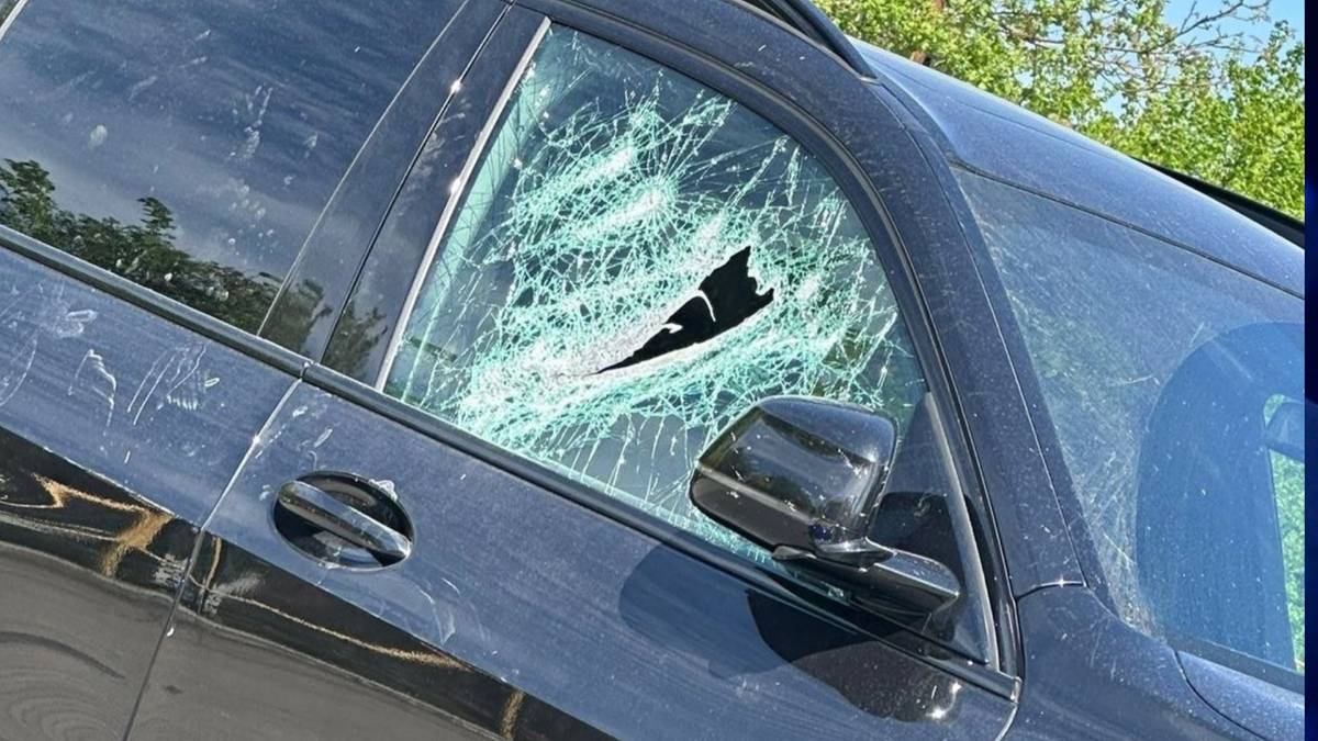 Półtoraroczna dziewczynka pozostawiona w zamkniętym aucie. Zagrożenie czyha latem