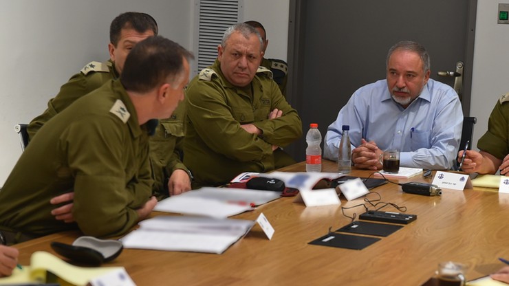 Izraelski minister obrony podał się do dymisji, jego partia wychodzi z rzadu