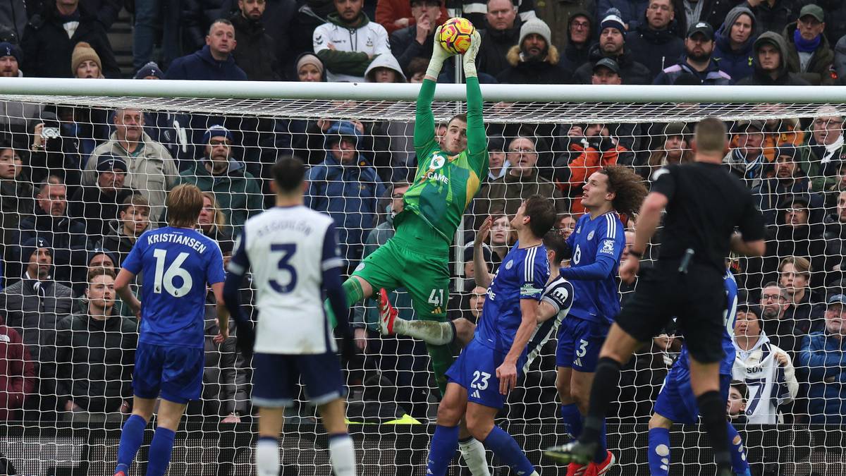 Stolarczyk zatrzymał Tottenham, bezcenne zwycięstwo Leicester. Co na to Probierz?