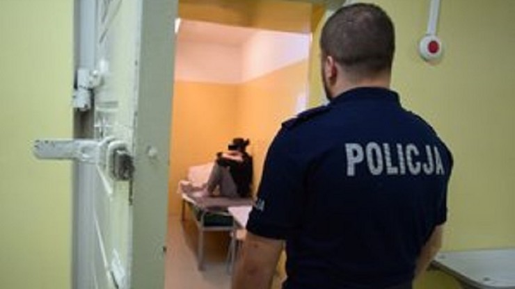 Ruda Śląska: Pijana matka zaatakowała syna. 12-latek wezwał policję