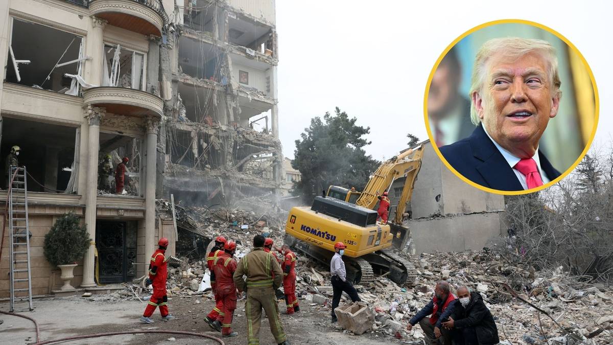 Zdjęcie przedstawia zniszczony budynek i ekipę ratunkową po jednej stronie, a Donalda Trumpa obok koparki pracującej na gruzach po drugiej stronie.