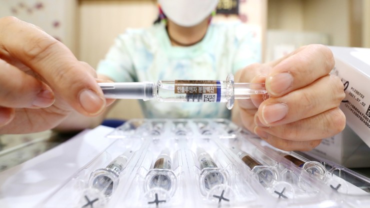 Naukowcy: pierwsza szczepionka nie zatrzyma koronawirusa