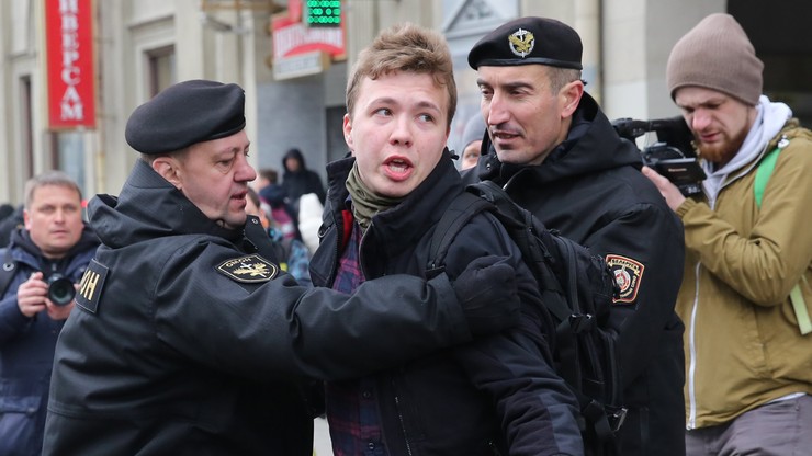 Milicja z nakazem przeszukania w redakcji telewizji Biełsat