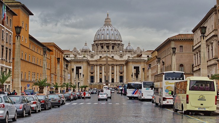 Watykan wzywa szefów episkopatów, by spotkali się z ofiarami pedofilii