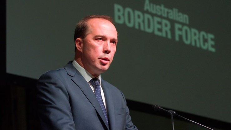 Australijski minister ostrzega przed "imigrantami-analfabetami"