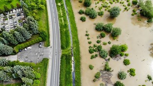 14.05.2021 05:58 Burze i ulewy powodują powodzie błyskawiczne. Ulice zmieniają się w rwące nurty rzek [WIDEO]