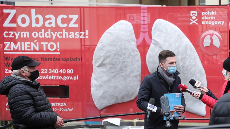 Smog w polskich miastach. Na ulicach stanęły dwumetrowe płuca