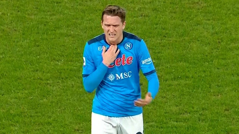 Piotr Zieliński miał problemy z oddychaniem. Niepokojące obrazki w meczu Napoli - Empoli