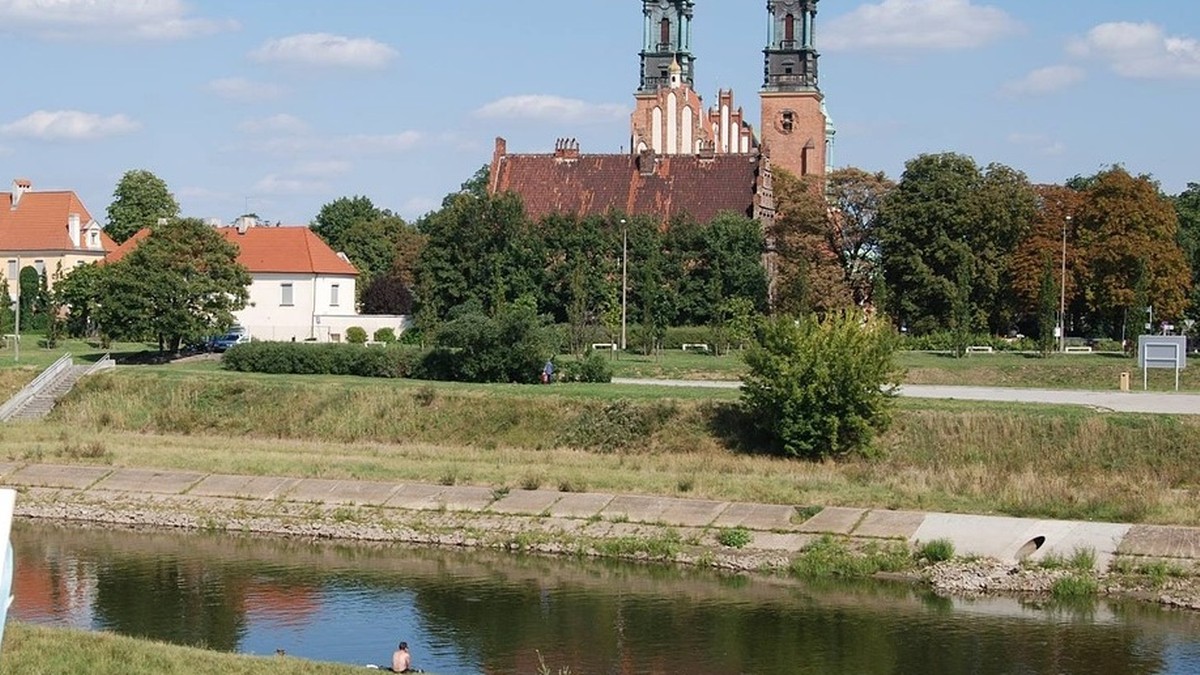 Poznań: Agresywny mężczyzna nad Wartą. Policjanci sięgnęli po broń