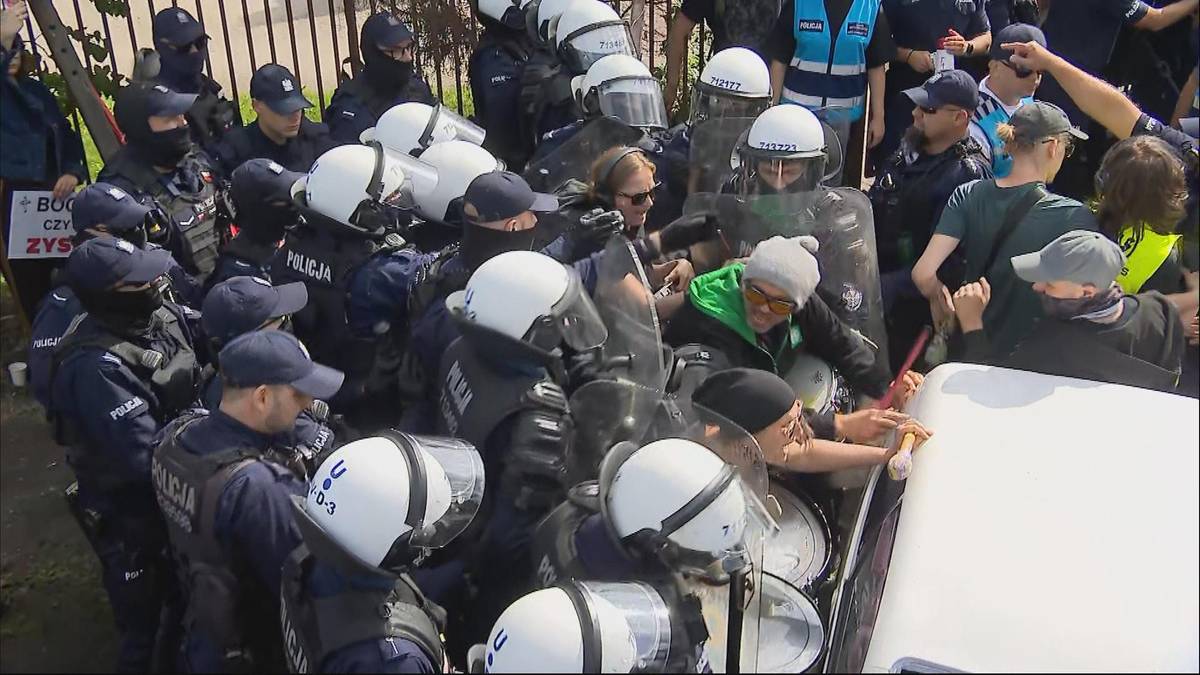 Nerwowo podczas eksmisji w Poznaniu. Policja ruszyła w stronę protestujących