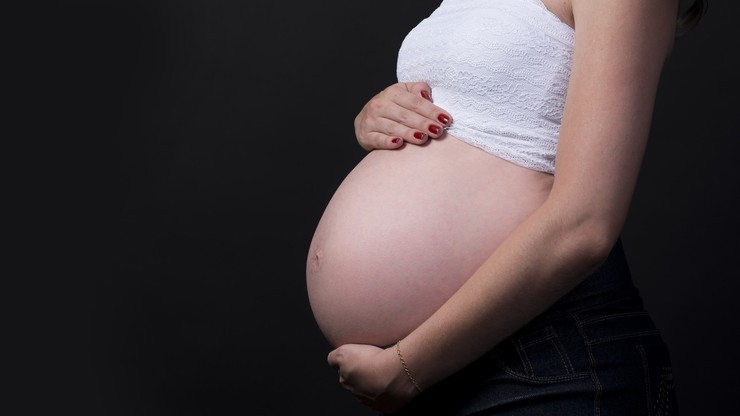 Ginekolog: kobietom w ciąży zalecamy szczepienie przeciw COVID-19 po I trymestrze