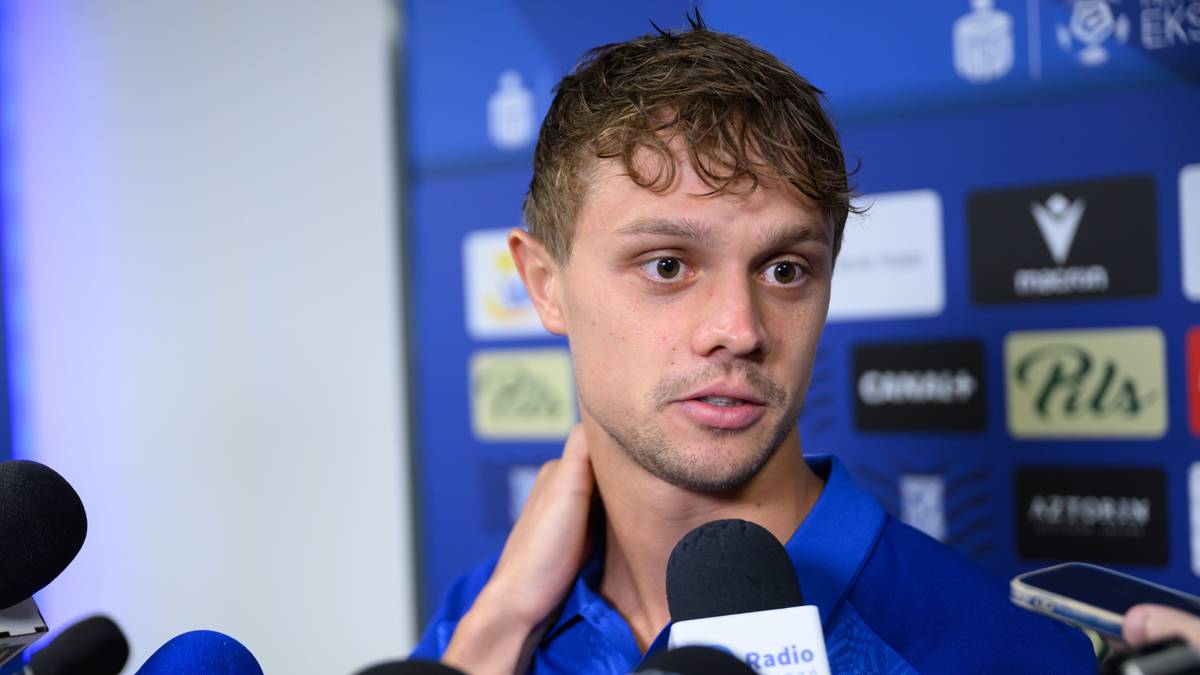 Piłkarz Lech Poznań, Robert Gumny, udziela wywiadu.