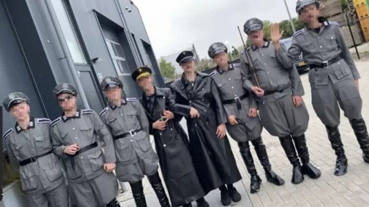 Holendrzy w nazistowskich mundurach odgrywali scenę likwidacji żydowskiego więźnia