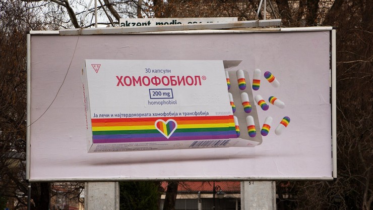 Reklamy "leku" na homofobię. Billboardy zniszczone po kilku dniach