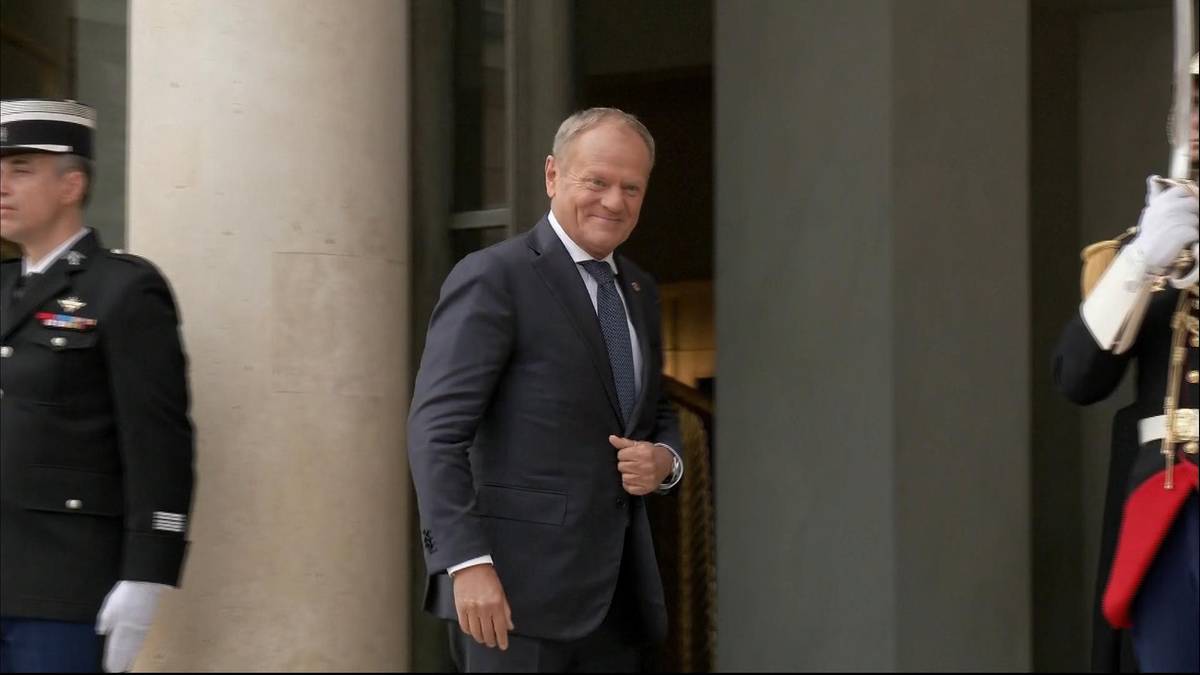 Donald Tusk w Paryżu. Został powitany przez Macrona wiadomości,aktualności,Polsat News Donald Tusk w Paryżu. Został powitany przez Macrona