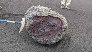 31.10.2021 05:56 Rozpalone do czerwoności bomby wulkaniczne wielkości samochodu spadają na La Palmę [ZDJĘCIA]
