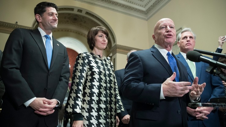 Izba Reprezentantów uchwaliła największą od ponad 30 lat reformę podatkową w USA