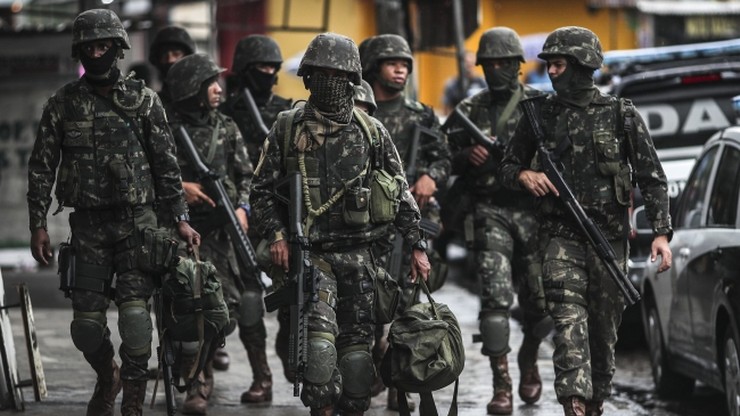 Wojsko przejmuje Rio de Janeiro. Ponad 3 tys. żołnierzy przeczesuje fawele